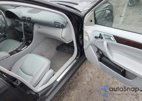 2004 Mercedes-Benz C 320 4Matic из США, поврежденный, VIN WDBRF84J24F482432